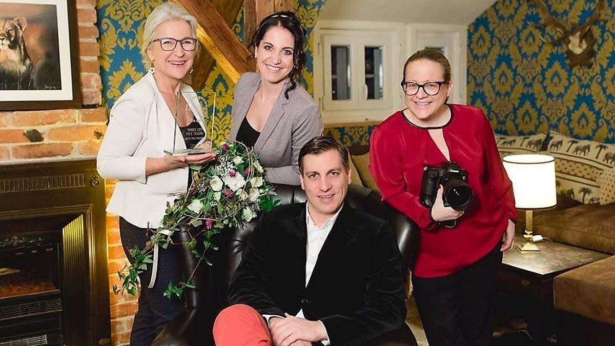 Preisträgerin Gabriele Koch mit den Finalisten Oliver Haring, Katharina Sternad, Karin Bergmann