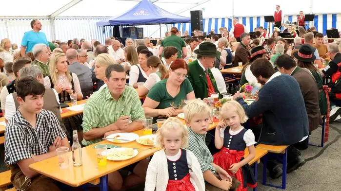 Da ging zwei Tage so richtig die Post ab, denn Kirchtagsstimmung war am Wochenende angesagt. Und zwar in Glödnitz im Oberen Gurktal. Denn gleich zwei Tage stand das kleine Örtchen im Mittelpunkt großer Feierlichkeiten. 