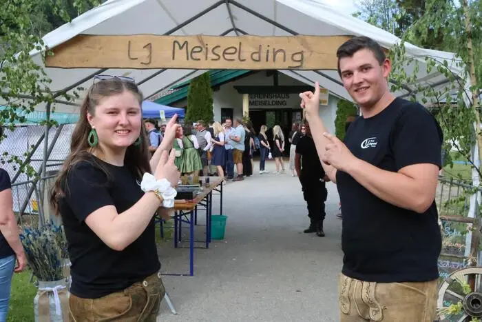 LJ-Obmann Stefan Moser und Leiterin Stefanie Konrad (Foto) konnten beim Fest unter anderem Bürgermeister Bernd Krassnig, den Dritten Landtagspräsidenten Günter Leikam, Landtagsabgeordneten Seppi Ofner, die Wirtsleute Peter Wutzi und Marion Fradler sowie die Autocross-Staatsmeister Walter und Markus Marcher willkommen heißen. 