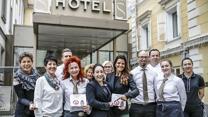 Im Sandwirth darf endgültig keine Zigarette mehr glimmen. Chefin Kanduth (Mitte): „Niemand hat sich beschwert“