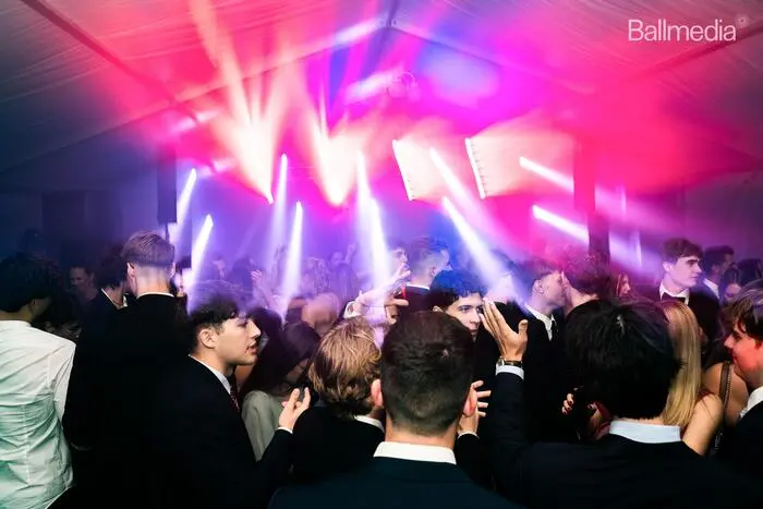 Die Ballgäste genossen eine festliche Nacht voller Musik und guter Laune.