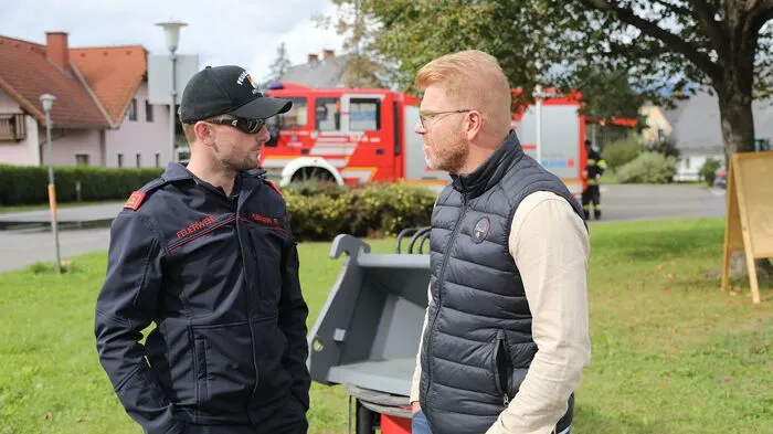 Die Feuerwehr Apfelberg konnte gemeinsam mit der Feuerwehr Mureck je ein baugleiches Feuerwehrboot am 26. September im Beisein von Bürgermeister Harald Bergmann und Vizebürgermeister Erwin Schabhüttl in Apfelberg in Empfang nehmen.
