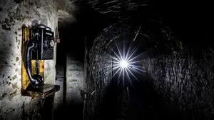 Auch alte Bunker werden auf der Tour erforscht