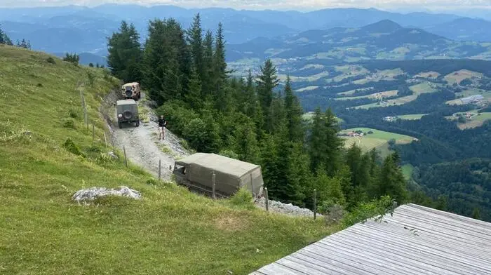 Die Teilnehmer des 50. Pinzgauer-Treffens erklommen mit ihren Gelände-Kultwagen aus dem Hause Puch am Freitag den Grazer Hausberg. Klicken Sie sich durch die Bilder vom Schöckl.