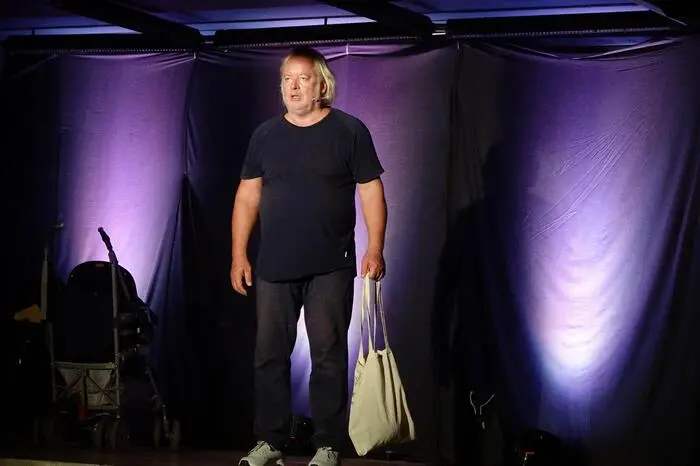 Der Schauspieler und Kabarettist öffnete seine „Schatzkiste“ und entlockte den Anwesenden mit seinen witzigen Anekdoten viel Gelächter.