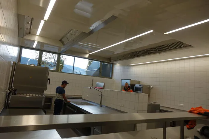 An der neuen Küche wird noch gearbeitet.