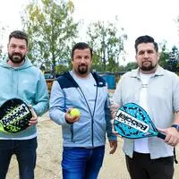 Philipp Schartner, Michael Trettenbrein und Nino Scherz stehen hinter dem Projekt Padelclub 81elf