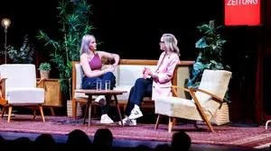 Julia Brandner über ihre Sterilisation  | Die in Graz aufgewachsene Comedienne beim Podcast im Schauspielhaus Graz (mit Barbara Haas) 