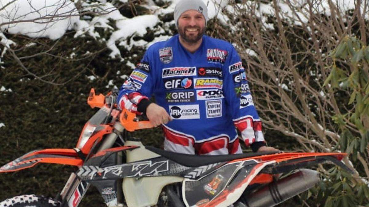 Wenn er nicht gerade fischt, ist &quot;Fisch-Kaiser&quot; Siegfried Wolfgruber aus Trofaiach mit seiner Enduro unterwegs