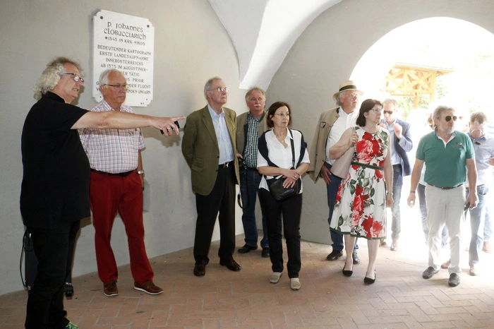 Zuvor lud Tourismusobmann Josi Thaller angereiste Lions-Mitglieder zu einem Stadtrundgang ein.
