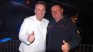 Schlager-Star Oliver Haidt sorgte für beste Stimmung bei der Blaulicht-Party der FF Takern II
