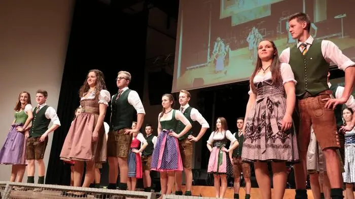 Zum bereits achten Mal luden die Landjugend und der Bauernbund St. Margarethen an der Raab zum gemeinsamen Landball in die Hügellandhalle.