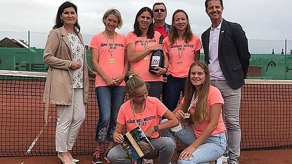 Die Damen aus St. Andrä jubelten am Ende der Landesliga-Saison