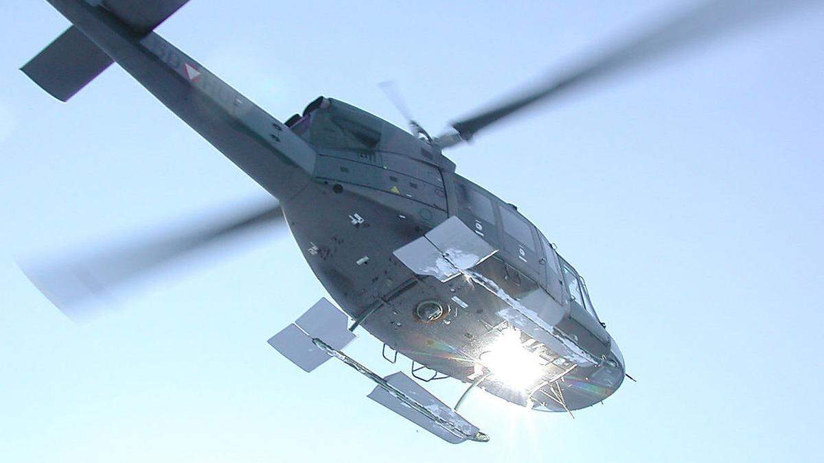 Bundesheerübung im Großraum Spittal: Zwei Hubschrauber, eine Agusta Bell 212 (Bild) und eine  S-70 &quot;Black Hawk&quot;, sind im Einsatz