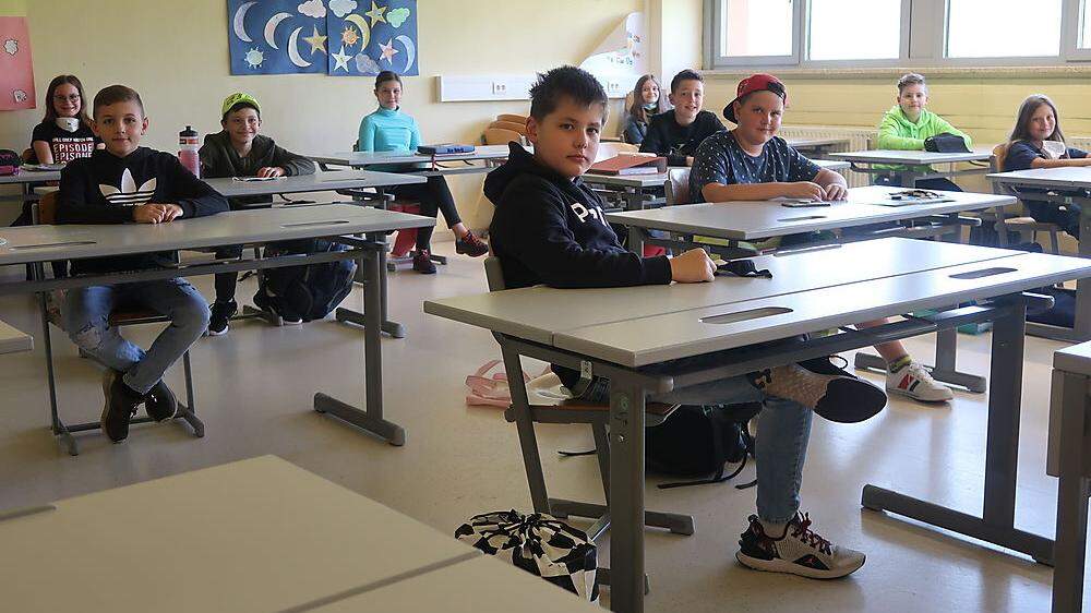 In der 1.d-Klasse des Kapfenberger Gymnasiums werden die Abstände zwischen den Tischen genau eingehalten 