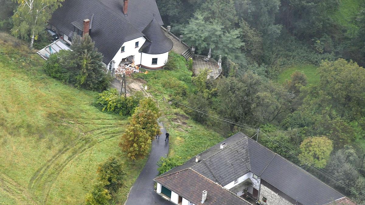 Blick auf das Gelände, auf dem sich der Wilderer Alois Huber verschanzt hatte, der drei Polizisten und einen Sanitäter erschossen hat | Blick auf das Gelände, auf dem sich der Wilderer Alois Huber verschanzt hatte, der drei Polizisten und einen Sanitäter erschossen hat