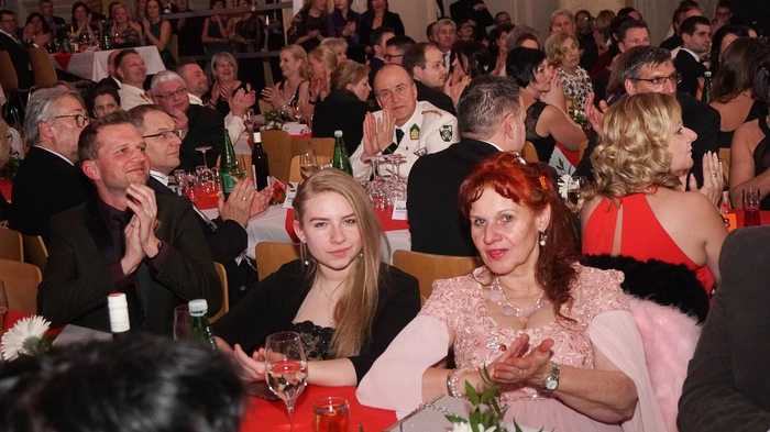 Der 14. Fliegerball der Garnison Zeltweg war wieder einmal hervorragend besucht.
