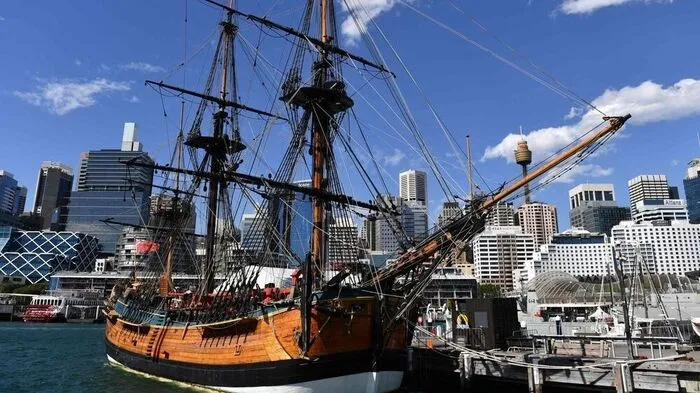 Ein Nachbau der berühmten "Endeavour" in Sydney