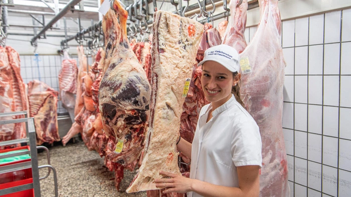 Melanie Rinner hat eine 6-Tage-Woche: vier Tage ist sie in der Produktion, zwei im Verkauf ...