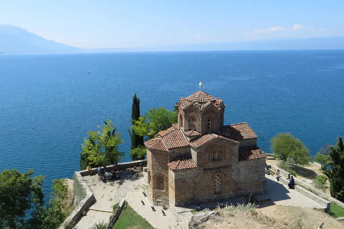 Kirche Sveti Jovan in Ohrid (am Ohrid See in Mazedonien) von Klaus Bauer.