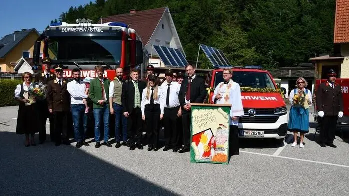 Mit einem modernen Löschfahrzeug, einem Mannschaftsbus, einem Pumpenanhänger sowie einer neuen Tragkraftspritze ist die Wehr nun bestens für kommende Einsätze gerüstet.
