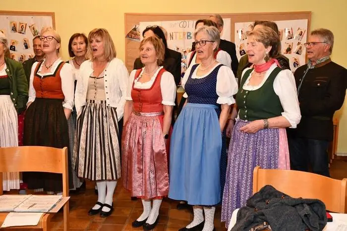 Für die Finanzen ist Grete Seidl zuständig, Schriftführerin wurde Elisabeth Nahold.