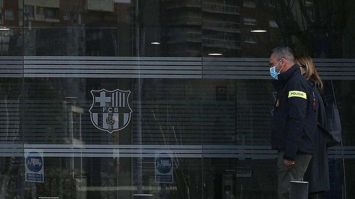 Die Polizei hat am Montag Büroräume im Stadion des spanischen Fußball-Topclubs FC Barcelona durchsucht