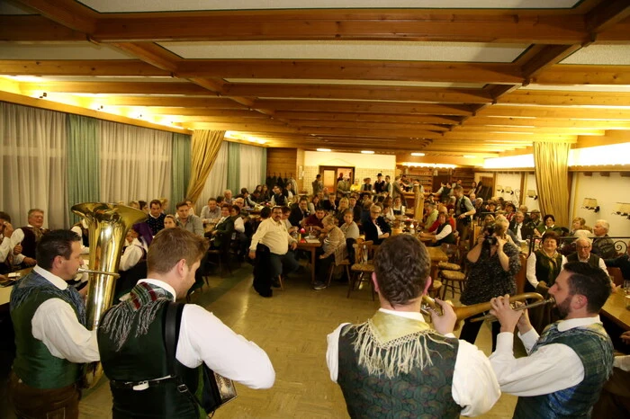Neben dem Veranstalter wirkten weiters „Die Malzbratla“, der Volksliedchor Althofen, die Musikschule der Norischen Region, die Volkstanzgruppe Edelweiß, sowie die „Granitzer Buam“ mit. 