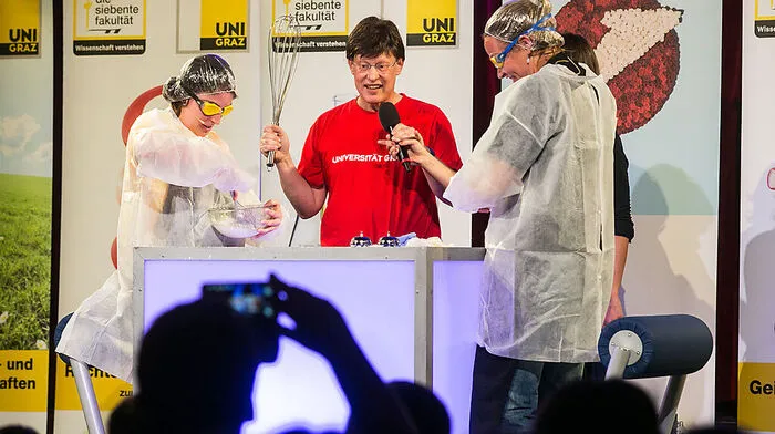 Das Schneebesen-Duell: "Wer schlägt das Eiklar schneller steif?"