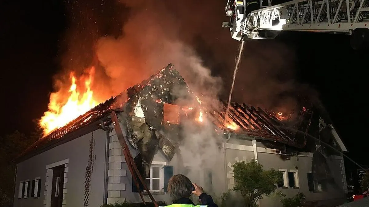 Das Haus wurde ein Raub der Flammen