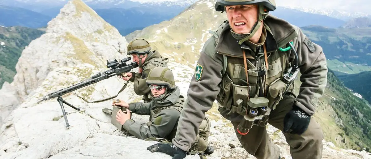 Bildnummer: 58953899  Datum: 27.12.2012  Copyright: imago/Eibner
BUNDESHEER, im Bild ein Maschinengewehr Trupp des Österreichischen Bundesheeres während einer Scharfschuss Übung Politik premiumd xmk x0x 2012 quer Armee Austrian Armed Forces Austrian Army Bundesheer Bundesheer Volksbefragung Gebirgsjäger Jägerbataillon Sicherheit Soldaten Verteidigung Volksbefragung allgemeine Wehrpflicht army militaer Österreich Österreichisches Bundesheer 

 58953899 Date 27 12 2012 Copyright Imago Eibner Federal army in Picture a Machine gun Squad the Austrian Federal army during a  Exercise politics premiumd xmk x0x 2012 horizontal Army Austrian Armed Forces Austrian Army Federal army Federal army People\u0026#39;s survey Mountain Hunter battalion Security Soldiers Defence People\u0026#39;s survey general Conscription Army Military Austria Austrian Federal army  