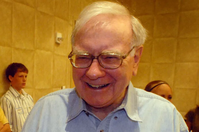 Dahinter folgt US-Starinvestor Warren Buffett (86). Buffetts Vermögen wird derzeit auf 75,8 Milliarden Euro geschätzt. Die als "Orakel von Omaha" bekannte Investorenlegende Buffett verbuchte den höchsten Vermögensanstieg im Ranking.