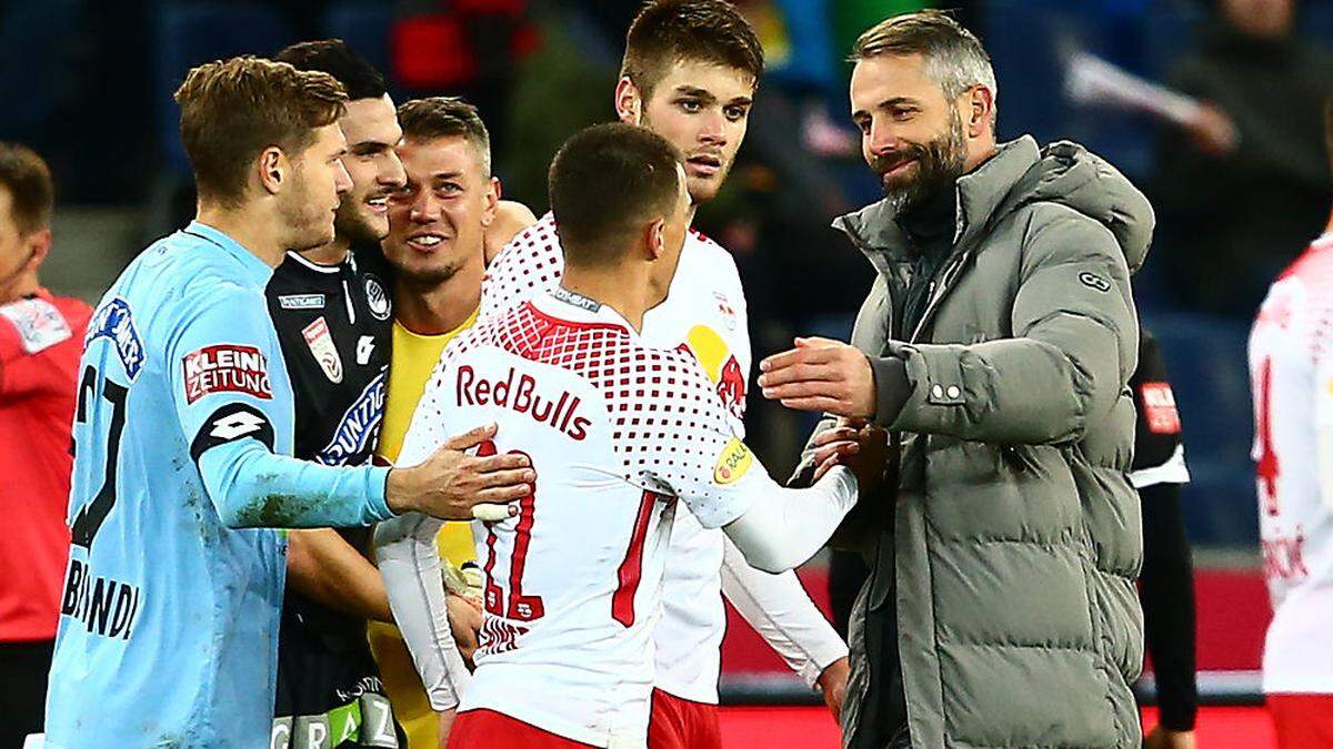 Salzburg-Trainer Marco Rose (rechts) lobt das Team rund um Sturm-Tormann Jörg Siebenhandl (links)