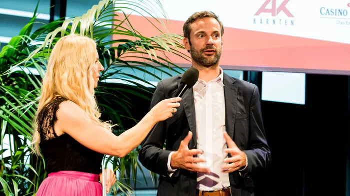 Gala für die "Stillen Helden": Chefredakteur Wolfgang Fercher im Interview mit Moderatorin Martina Klementin