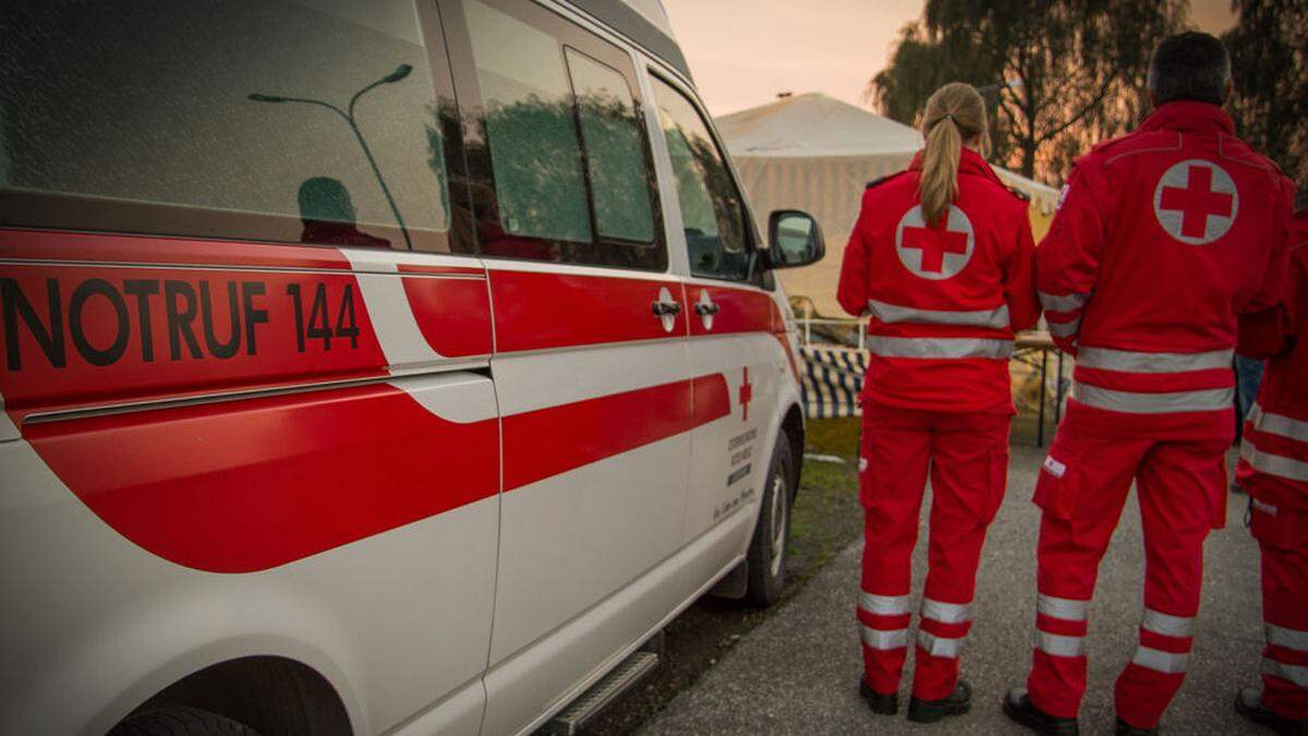 Der Mann erlitt Verbrennungen am Oberkörper und am Kopf. Er wurde vor Ort vom Roten Kreuz erstversorgt und anschließend ins LKH Graz verbracht