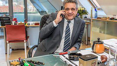 Gerhard Mock will seinen Bürgermeister-Tisch bereits 2020 seinem Nachfolger überlassen