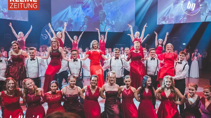 Hunderte begeisterte Balltiger amüsierten sich beim Maturaball der BAFEP in der Helmut List Halle prächtig. Unter dem Motto, Hotter than hell - ein heißer Abgang, wurde bis in den frühen Morgen gefeiert. Hier gibt's die schönsten Bilder.