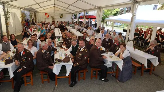Die Freiwillige Feuerwehr Eichfeld feierte ihr 100-jähriges Bestandsjubiläum.