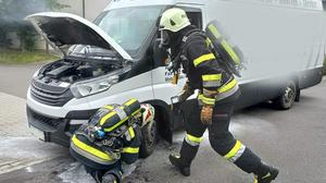 Die FF Feldbach löschte den Brand und sicherte die Umgebung mit sechs Feuerwehrmitgliedern