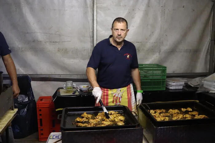 Viele Gäste stärkten sich mit den verschiedensten Köstlichkeiten aus der Küche.