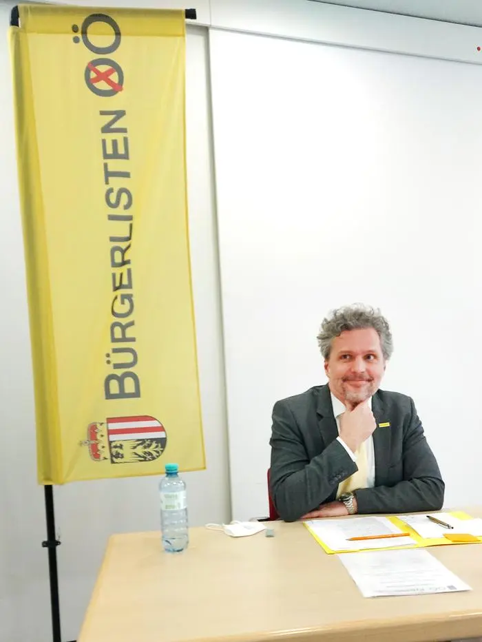 ABD0029_20210225 - LINZ - ÖSTERREICH: Gründer und Obmann Martin Gollner im Rahmen einer Pressekonferenz der Bürgerlisten OÖ (BLOÖ) Die Gelben' am Mittwoch, 25. Februar 2021, in Linz. - FOTO: APA/KERSTIN SCHELLER