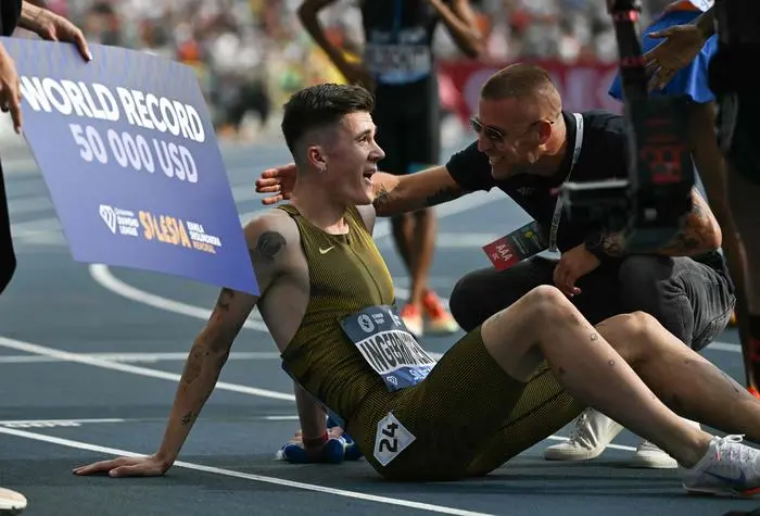 Norway's Jakob Ingebrigtsen (C) reacts after setting a new world record in the men's 3000m event of the Silesia Diamond League athletics meeting in Chorzow, Poland, on August 25, 2024. (Photo by Sergei GAPON / AFP)