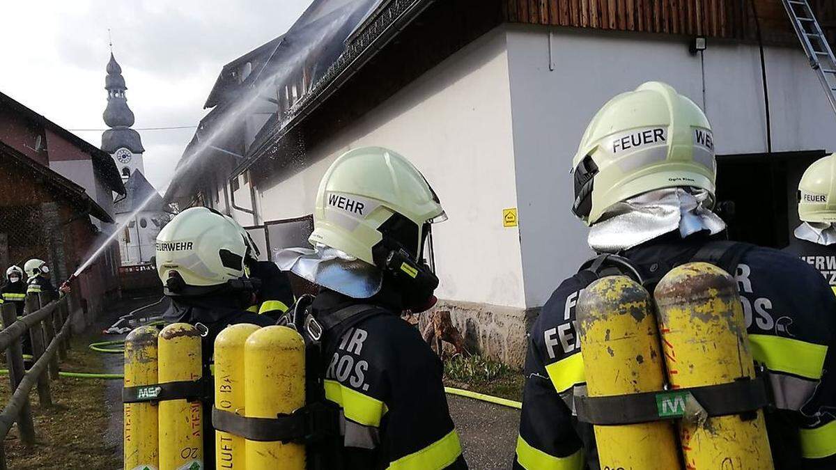 Auch Atemschutztrupps standen im Einsatz 