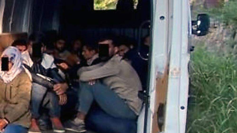 24 Flüchtlinge befanden sich im Lieferwagen