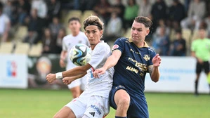 Florian Schaller (rechts) sorgte für das zwischenzeitliche 2:1 für Velden, Marcel Fritzer (links) glich wenig später aus
