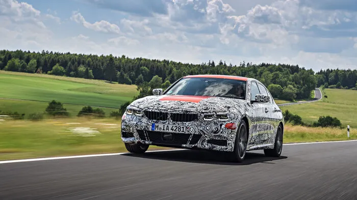 Die nächste Generation des 3er BMW absolviert aktuell die entscheidenden Etappen auf ihrem Weg zur Serienreife. Für die fahrdynamischen Erprobungsfahrten schickten ihn die Ingenieure zur Feuertaufe auf die Nordschleife des Nürburgrings.