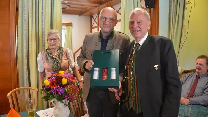 Der Seniorenbund St. Peter ob Judenburg zelebrierte am Donnerstag, 14. November, sein 25-jähriges Bestehen im Gasthaus Stocker. Zuvor feierte man gemeinsam mit Altpfarrer Florian Zach in der Pfarrkirche St. Peter die Jubiläumsmesse.