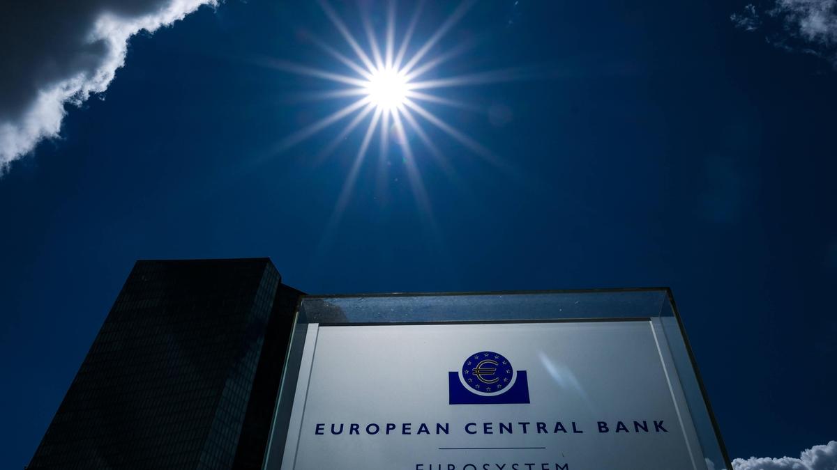 Wolken oder Sonne über der Europäischen Zentralbank? Man hofft die Ziele trotzdem erreichen zu können . . .