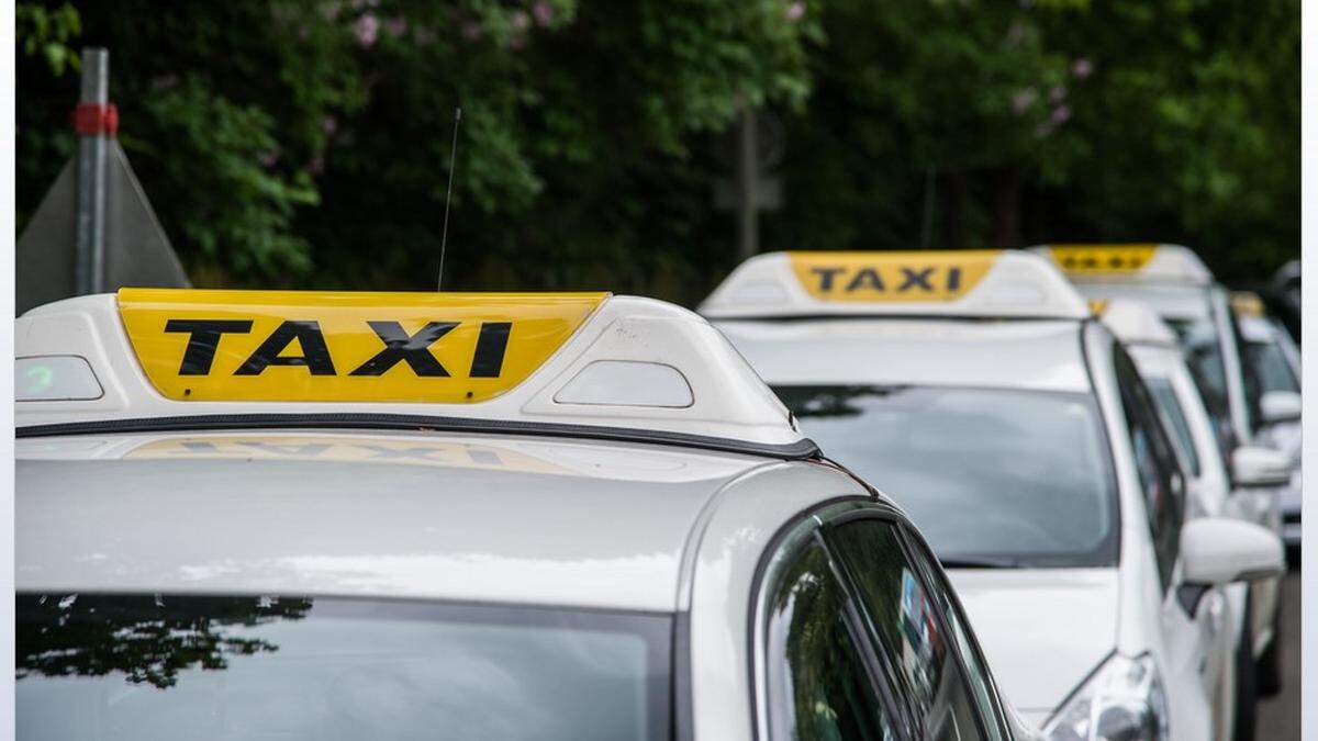 Öffi-Fahrgäste können abens bei der anschließenden Taxifahrt Geld sparen