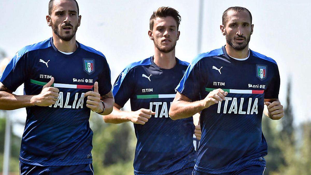 Rugani (Mitte) könnte Chiellini (rechts) an der Seite von Bonucci (links) ersetzen